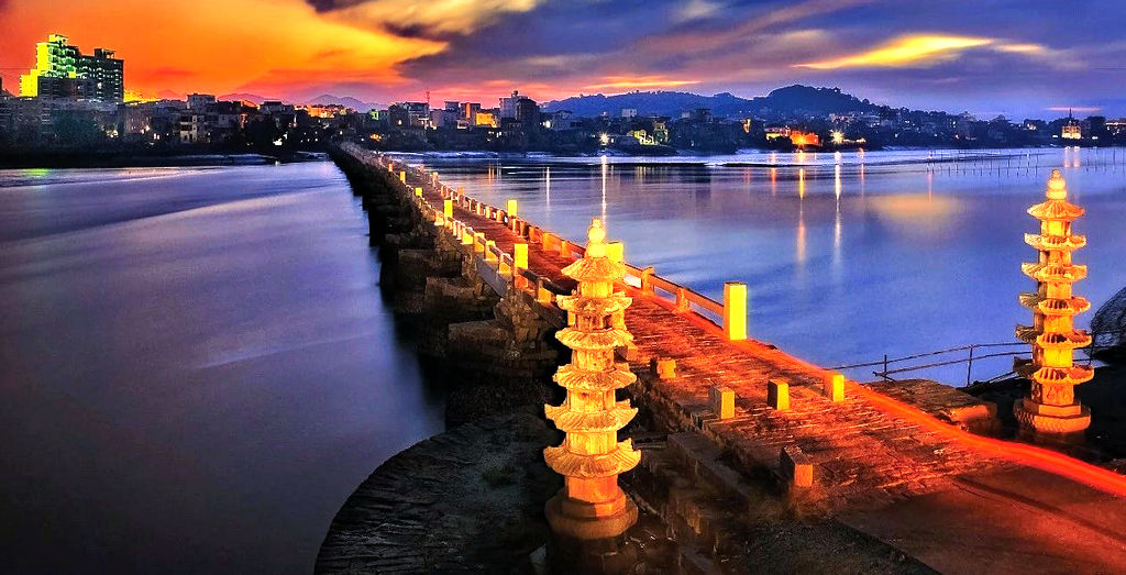 A scenic view of Fuzhou Longjiangqiao