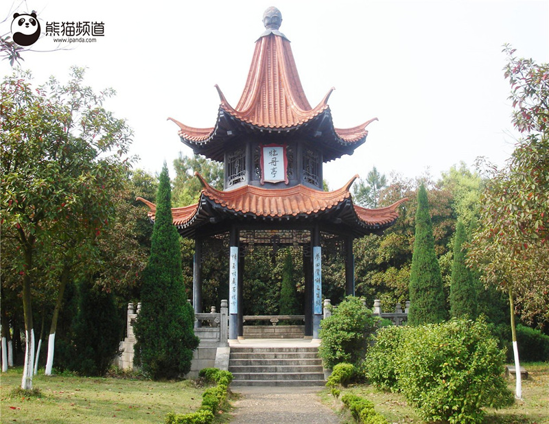 A scenic view of Fuzhou Longtu Cishi Pailoumen