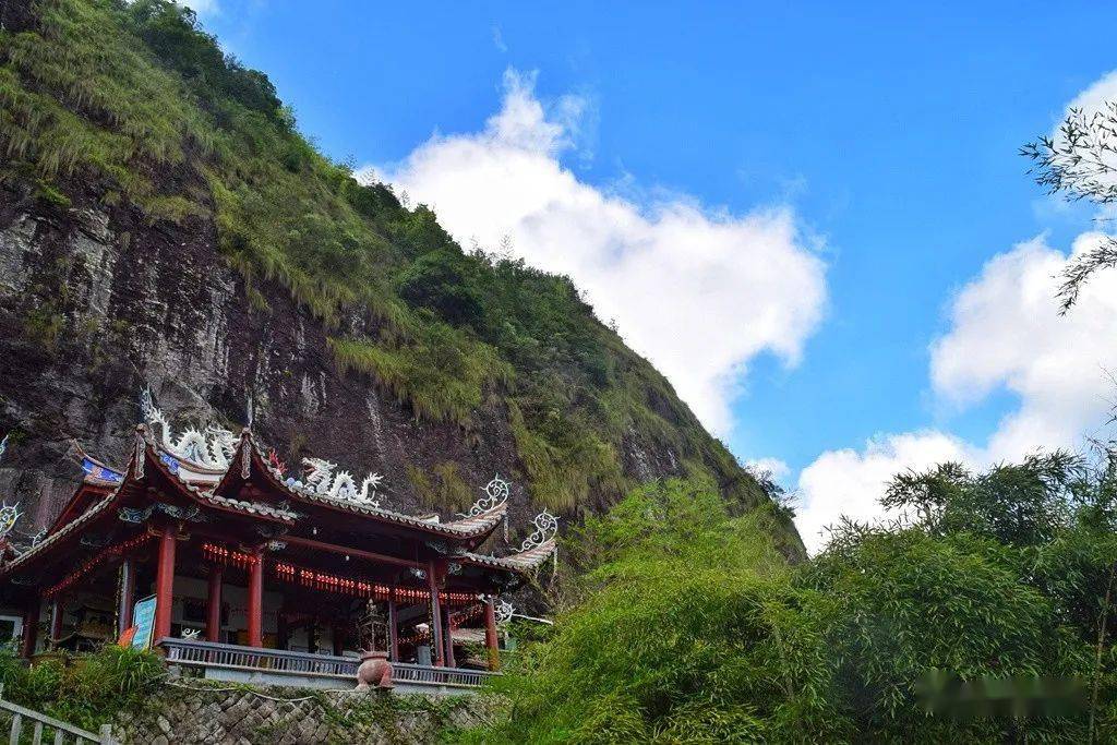 A scenic view of Fuzhou Mingshanshi