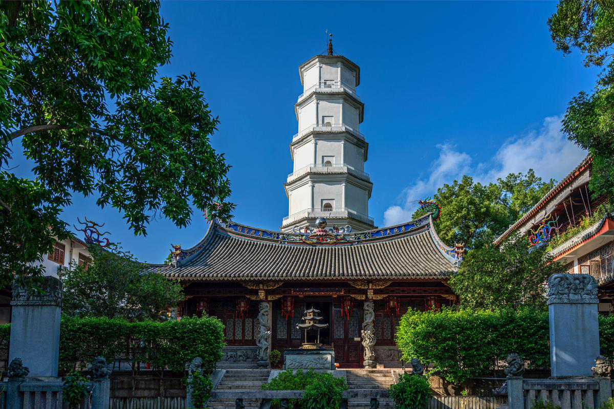 A scenic view of Fuzhou Shengshou Baota