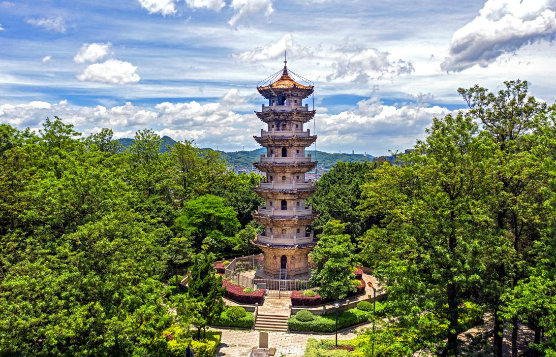 A scenic view of Fuzhou Shengshou Baota