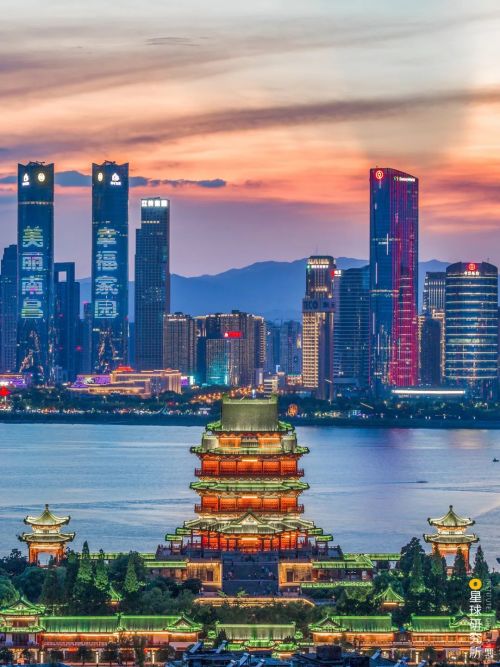 A scenic view of Fuzhou Wannianqiao Juxingta