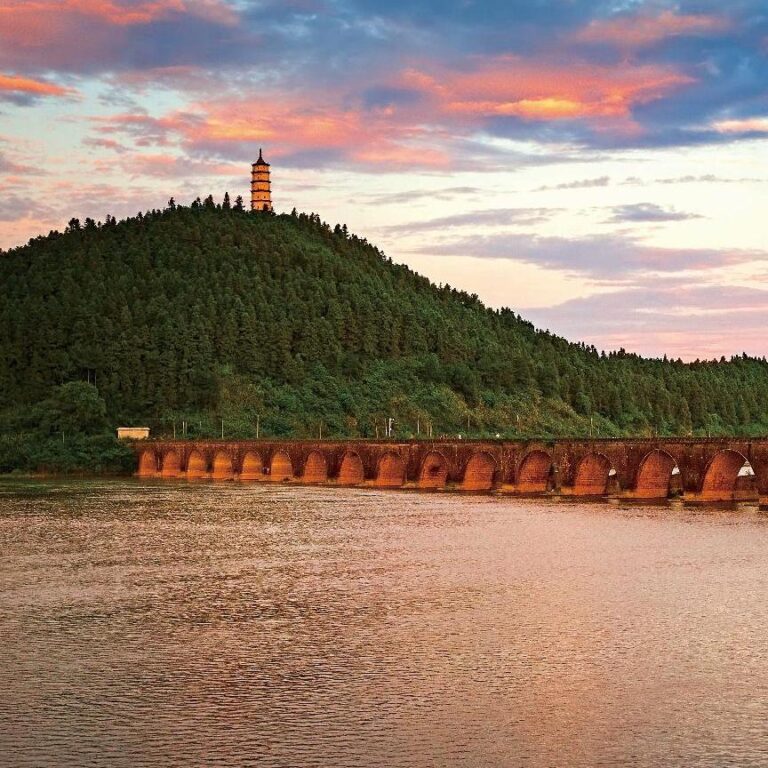 A Journey Through History: Fuzhou’s Iconic Wannianqiao Juxingta