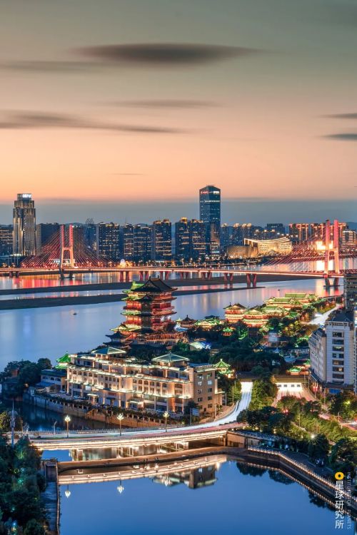 A scenic view of Fuzhou Wannianqiao Juxingta