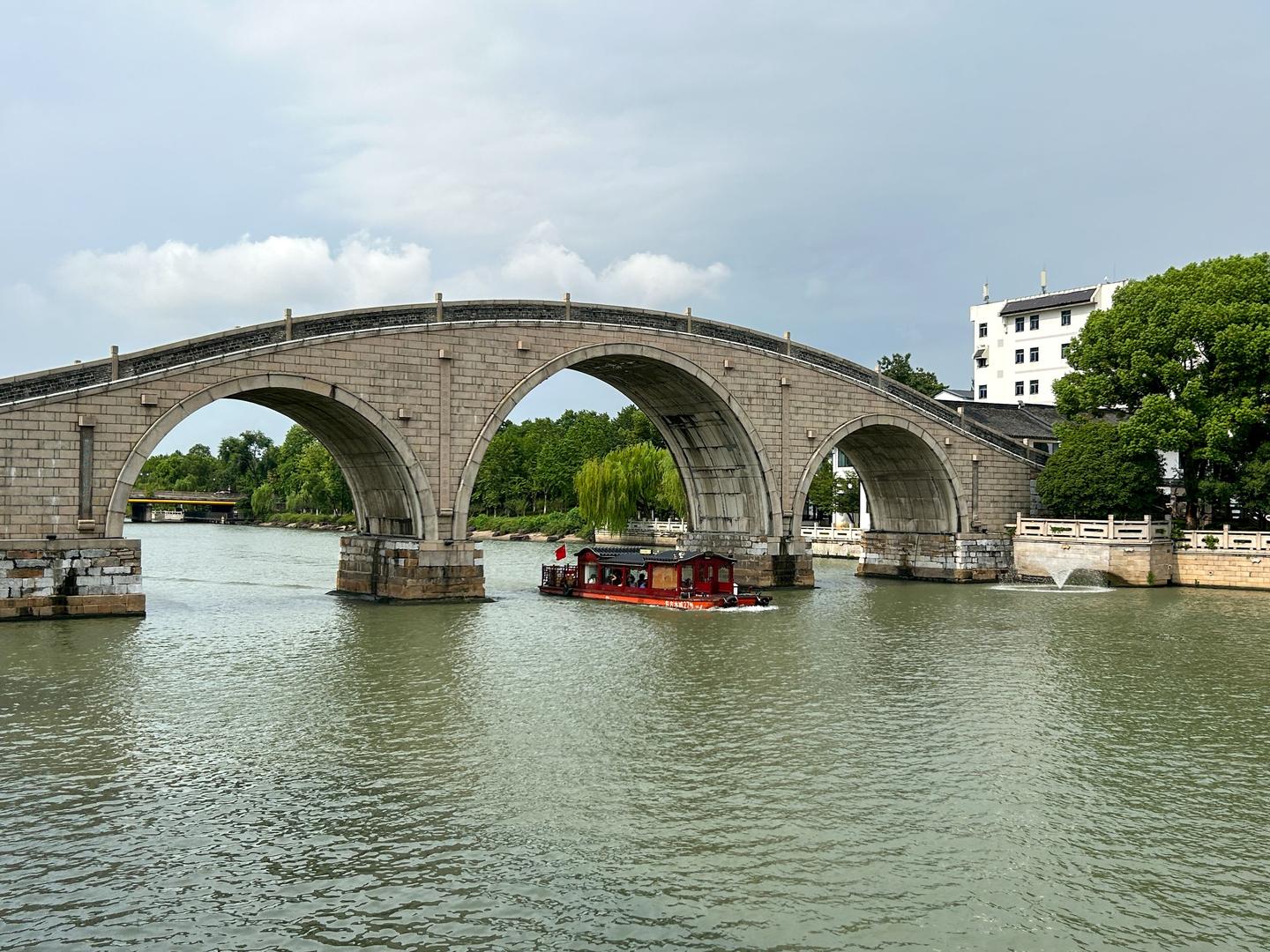 A scenic view of Fuzhou Wannianqiao Juxingta