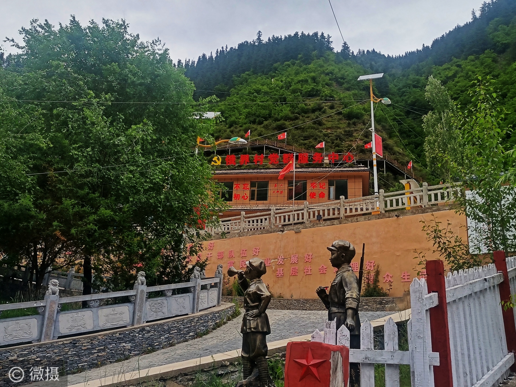 A scenic view of Gannan Ejie Huiyi Jiuzhi