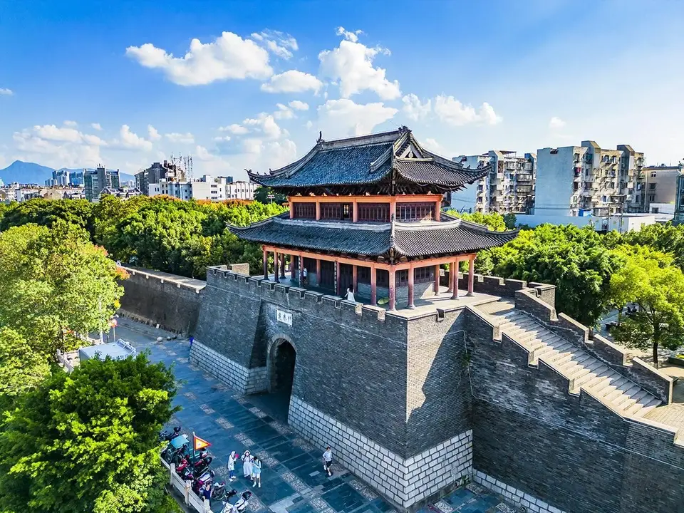 A scenic view of Ganzhou Chengqiang