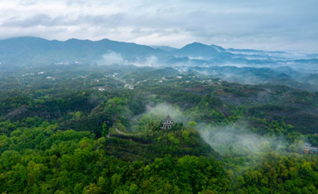 A scenic view of Ganzhou Tongtianyan Shiku