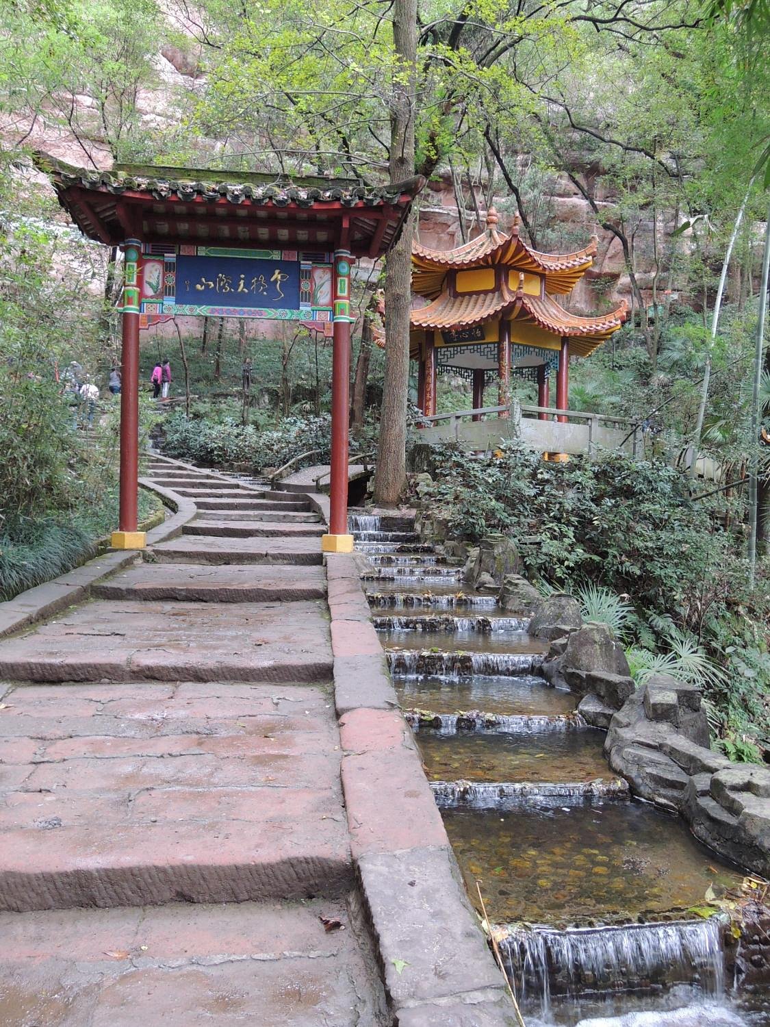 A scenic view of Ganzhou Tongtianyan Shiku