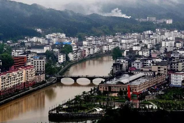A scenic view of Ganzhou Yongzhenqiao