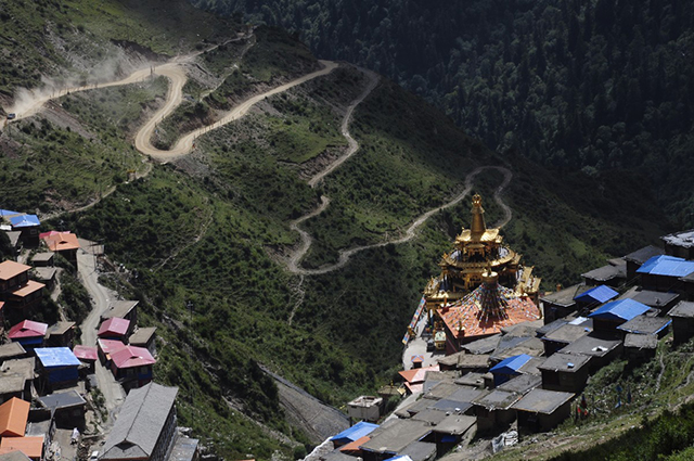A scenic view of Ganzi Bailisi