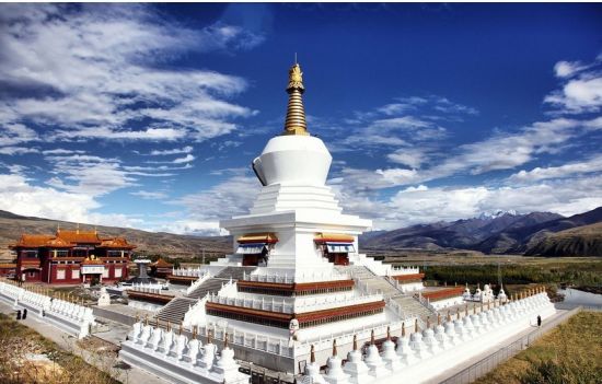 A scenic view of Ganzi Bailisi