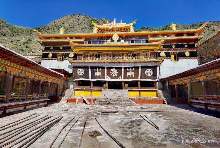 A scenic view of Ganzi Bailisi