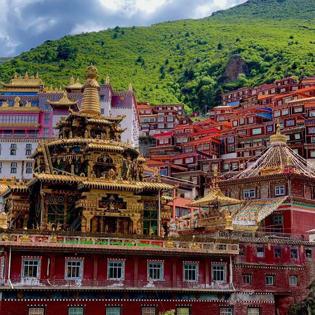 A scenic view of Ganzi Baiyu Gatuosi