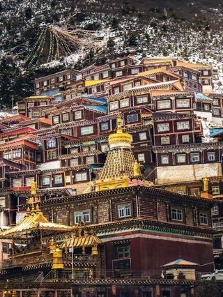 A scenic view of Ganzi Baiyu Gatuosi