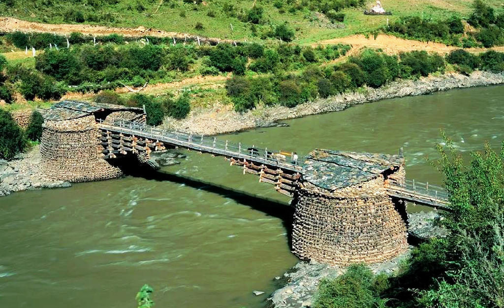 A scenic view of Ganzi Boriqiao