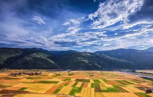 A scenic view of Ganzi Chamagudao