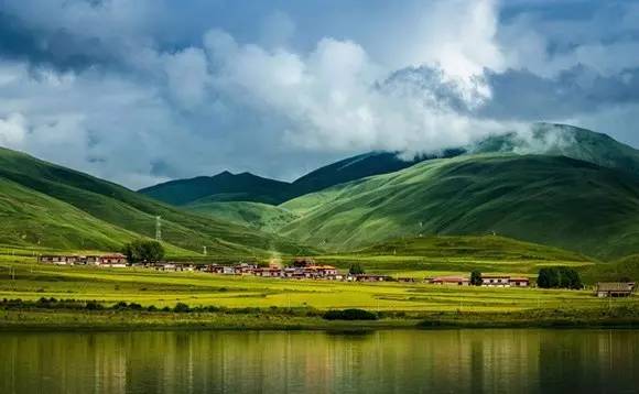 A scenic view of Ganzi Chamagudao