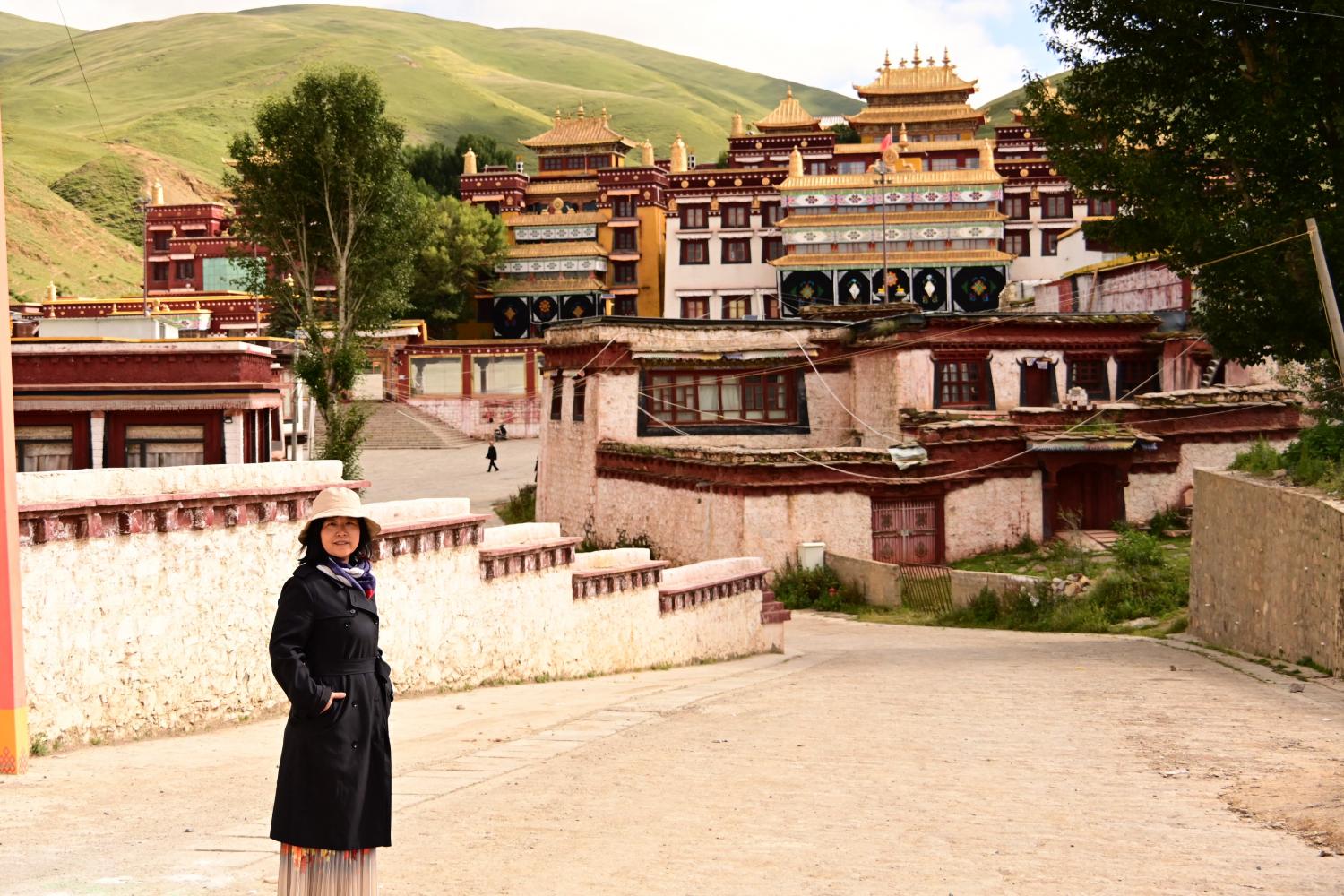 A scenic view of Ganzi Changqing Chunkeer Si