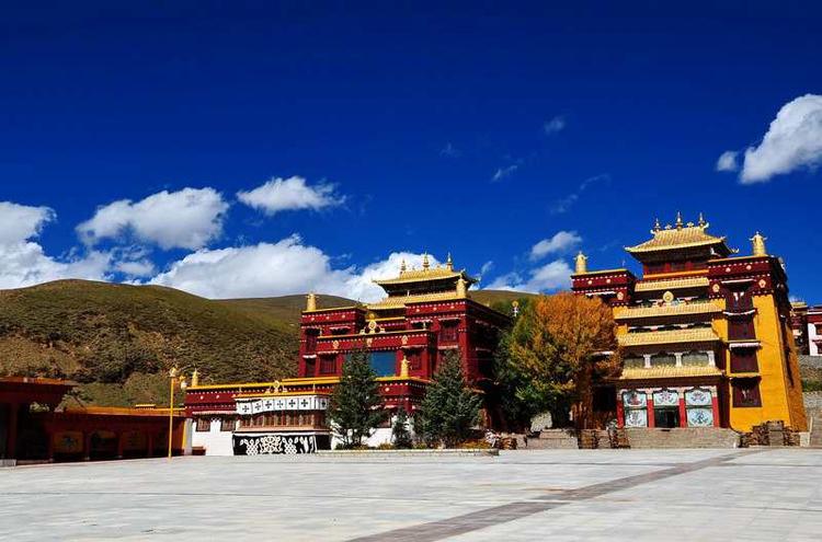 A scenic view of Ganzi Changqing Chunkeer Si