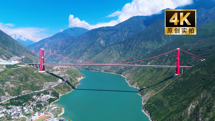 A scenic view of Ganzi Chuancang Gonglu Daduhe Xuansuoqiao