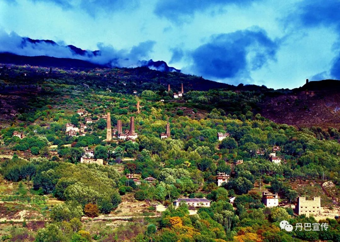 A scenic view of Ganzi Danba Gudiaoqun