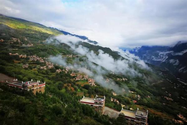 A scenic view of Ganzi Danba Gudiaoqun