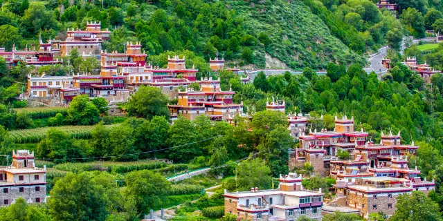 A scenic view of Ganzi Danba Gudiaoqun