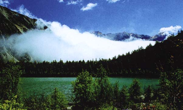 A scenic view of Ganzi Dege Yinjingyuan