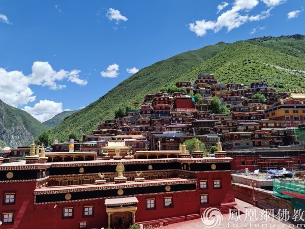 A scenic view of Ganzi Dege Yinjingyuan