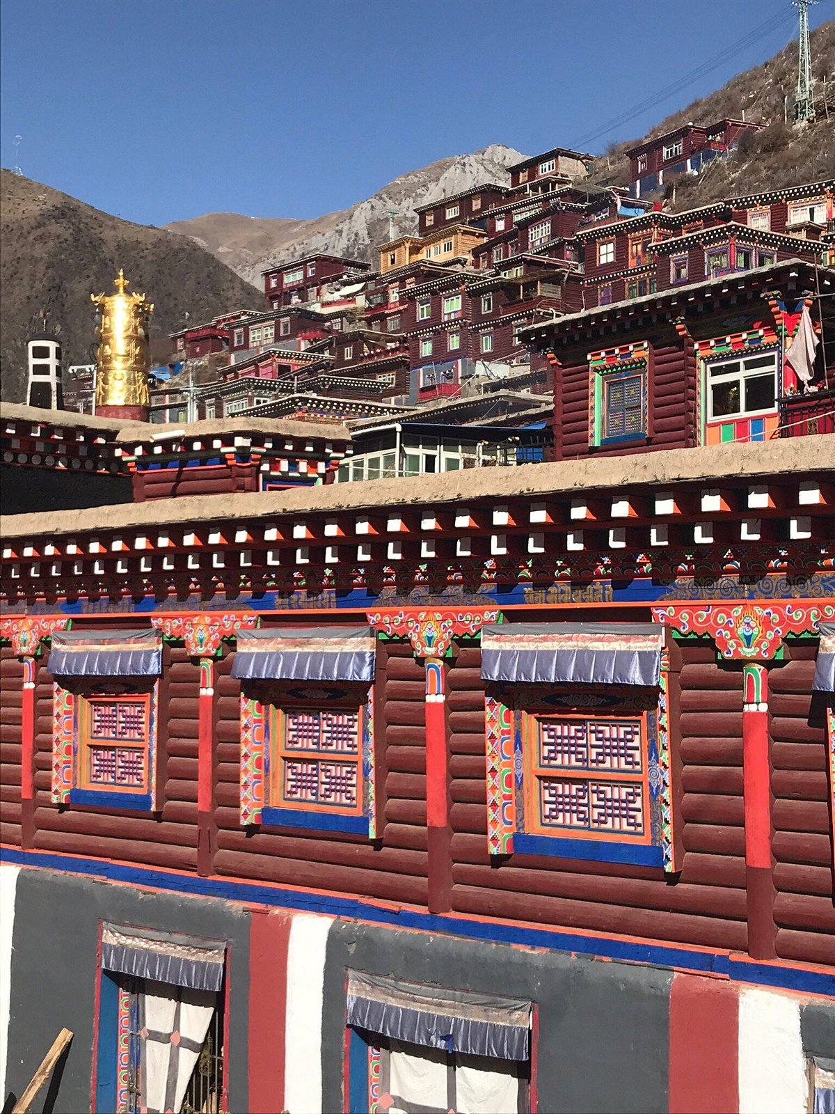 A scenic view of Ganzi Dege Yinjingyuan