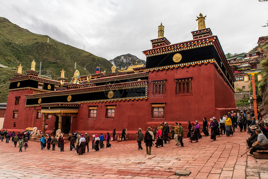 A scenic view of Ganzi Dege Yinjingyuan