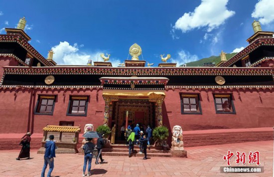 A scenic view of Ganzi Dege Yinjingyuan