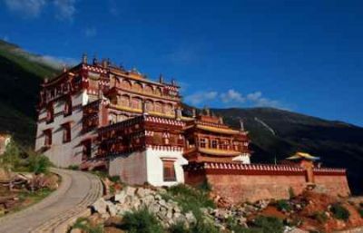 A scenic view of Ganzi Gadan Sangpi Luobuling Si