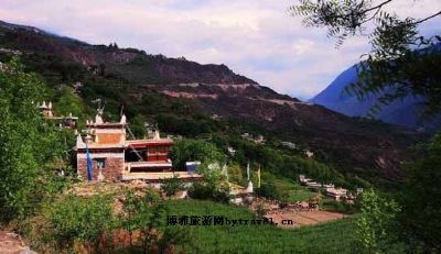 A scenic view of Ganzi Haneyi Xinshiqi Wenhua Yizhi He Handai Shiguanzang Muqun