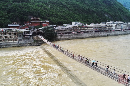A scenic view of Ganzi Ludingqiao