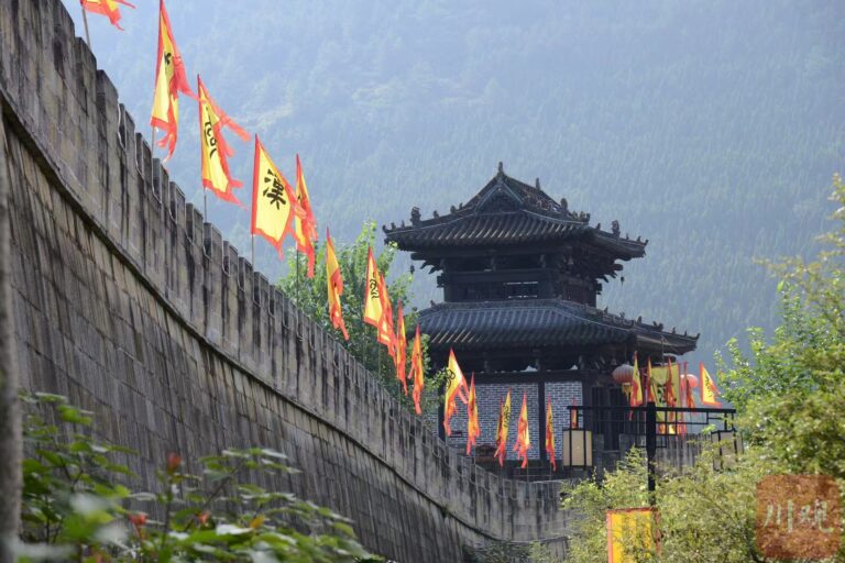 Uncover the Secrets of Guangyuan Zhaohua Gucheng: A Must-Visit Destination in Sichuan