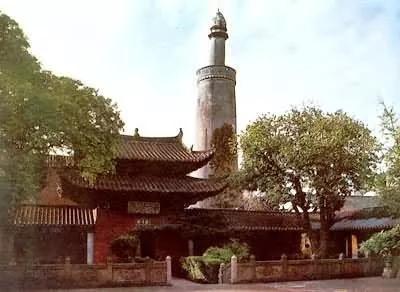 A scenic view of Guangzhou Huaishengsi Guangta