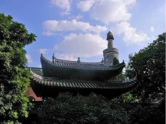 A scenic view of Guangzhou Huaishengsi Guangta