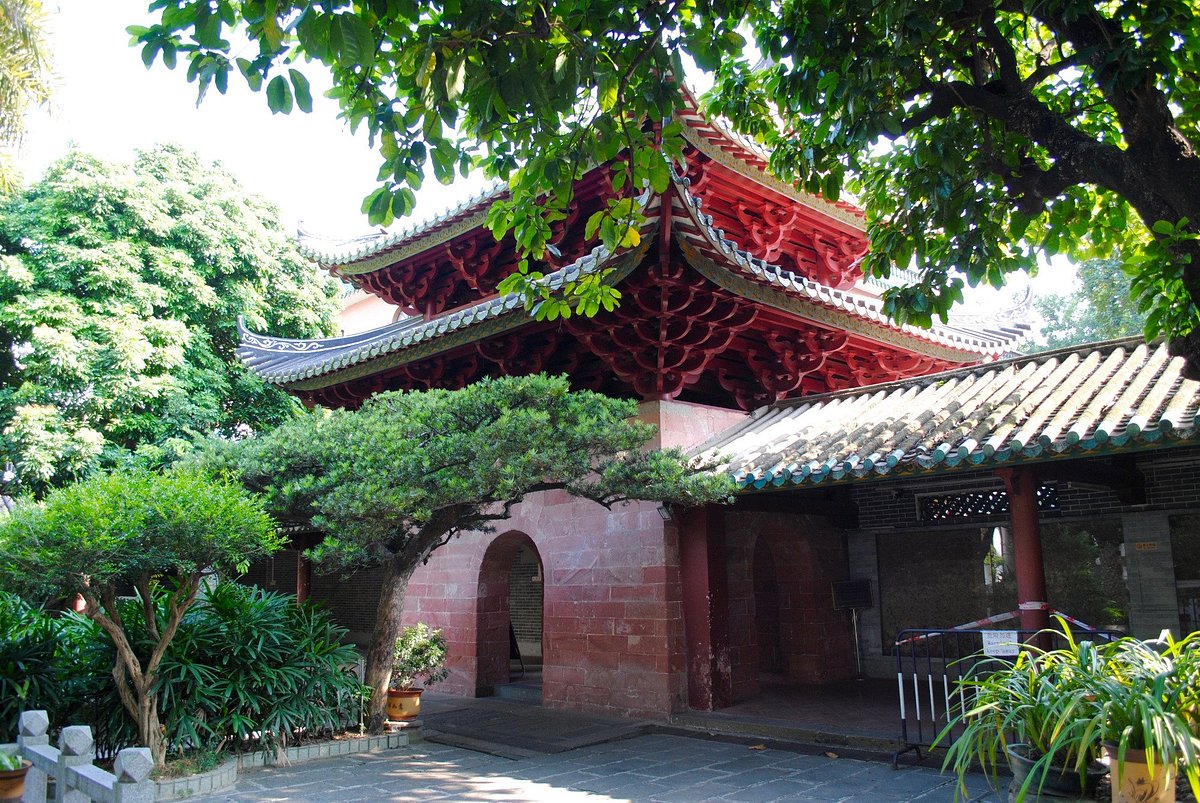 A scenic view of Guangzhou Huaishengsi Guangta
