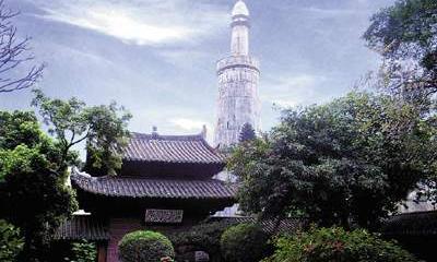 A scenic view of Guangzhou Huaishengsi Guangta