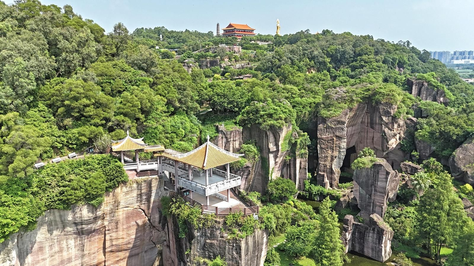A scenic view of Guangzhou Lianhuashan Gucaishichang