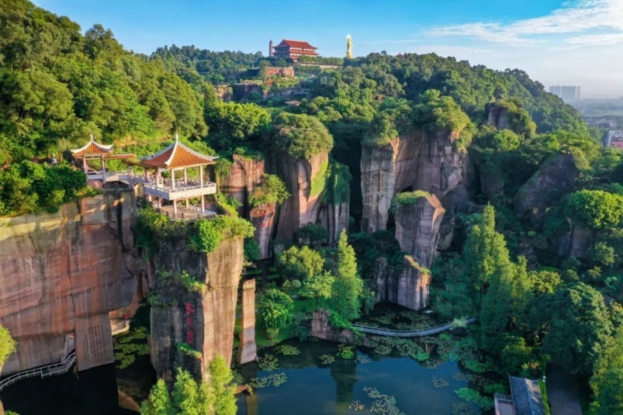 A scenic view of Guangzhou Lianhuashan Gucaishichang