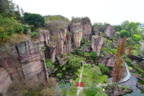 A scenic view of Guangzhou Lianhuashan Gucaishichang