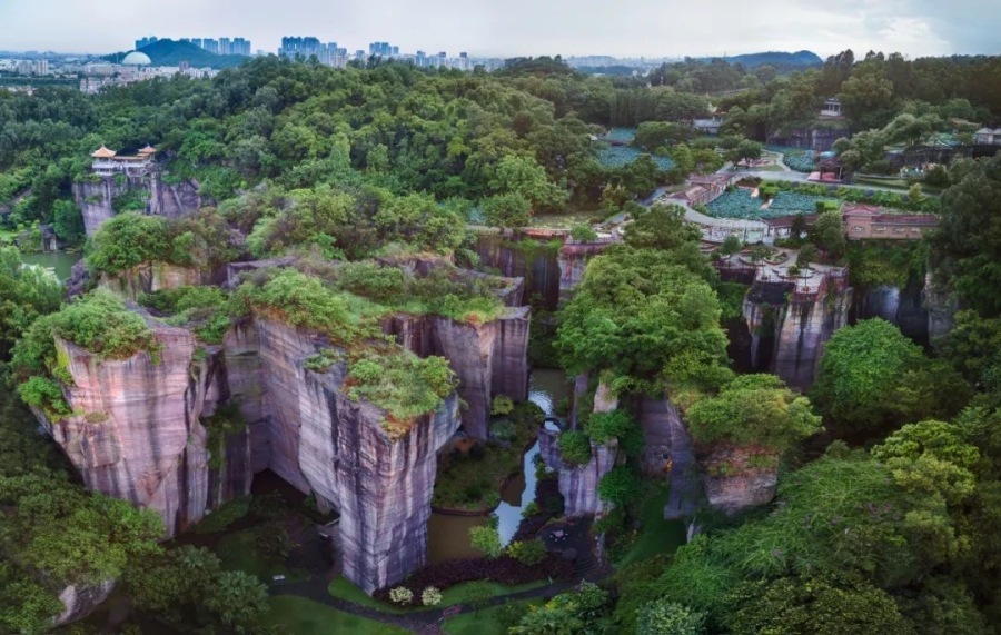 A scenic view of Guangzhou Lianhuashan Gucaishichang