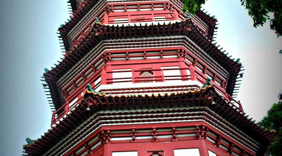 A scenic view of Guangzhou Liurongsi Ta