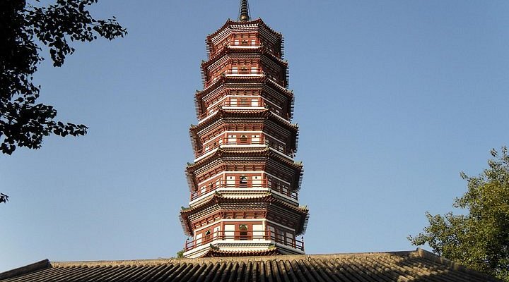 A scenic view of Guangzhou Liurongsi Ta