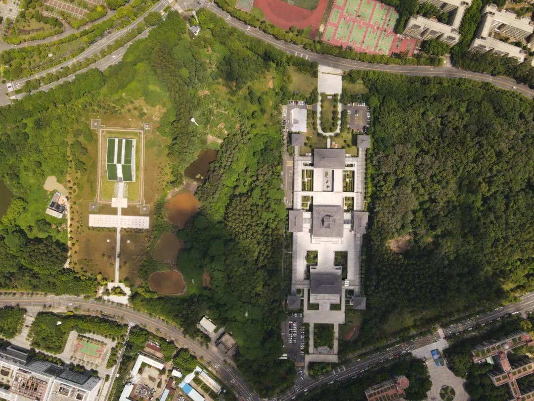 A scenic view of Guangzhou Nanhan Erling