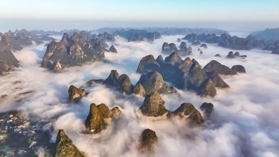 A scenic view of Guilin Baishouyan Shike