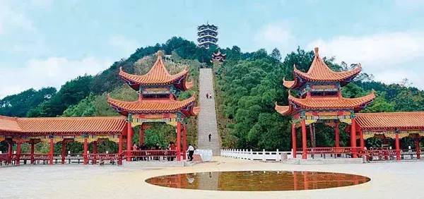 A scenic view of Guilin Lewancun Gujianzhuqun